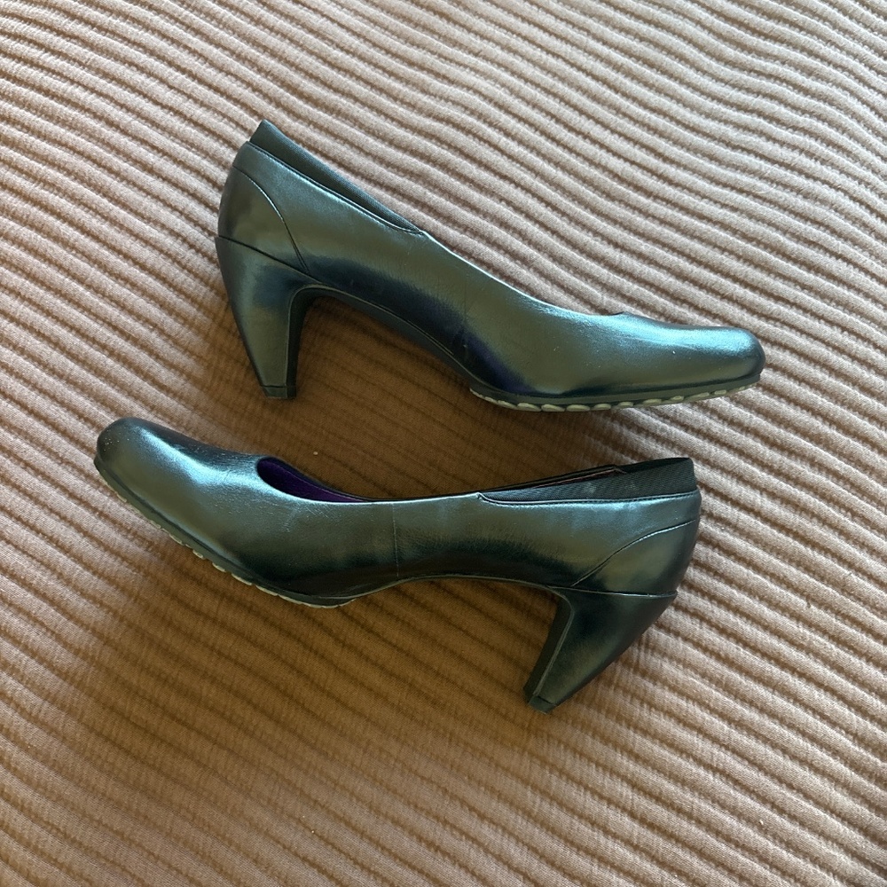 Tsubo super comfy black pumps 8.5